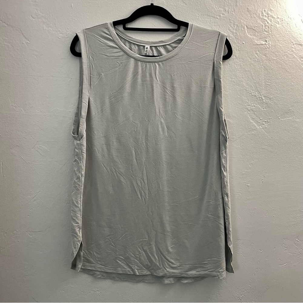 Fabletics Light Gray Muscle Tank Split Hem Curved Hem